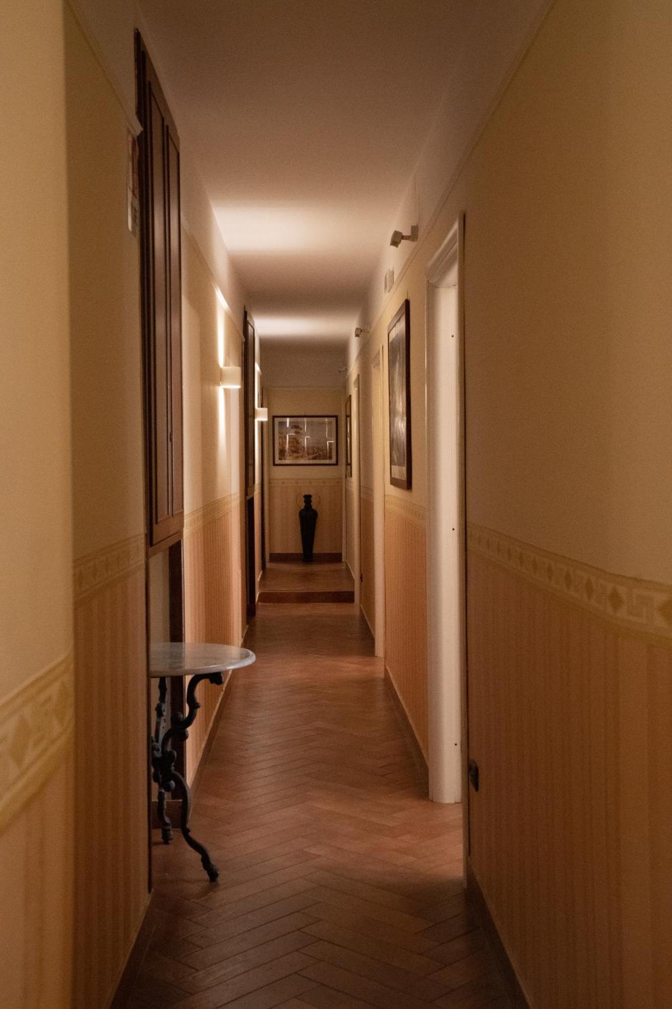 B&B Conte Cavour Наполи Екстериор снимка