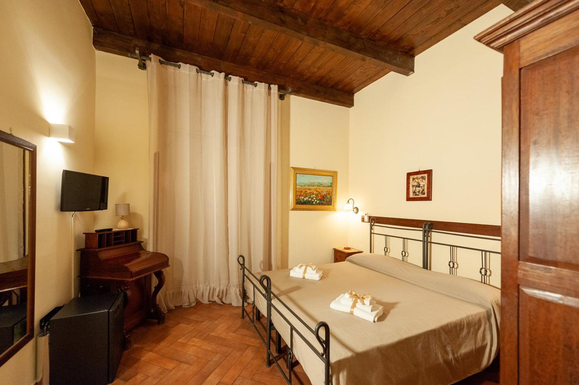B&B Conte Cavour Наполи Екстериор снимка