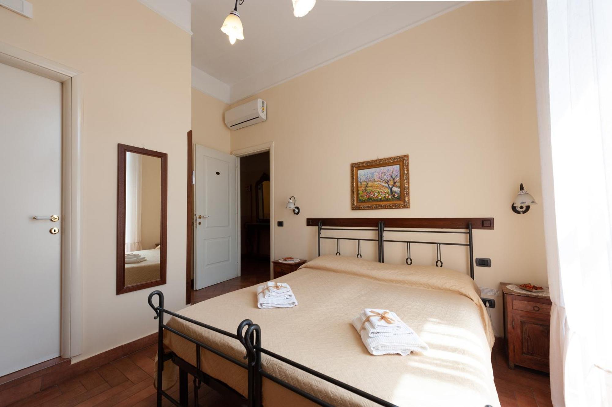 B&B Conte Cavour Наполи Екстериор снимка