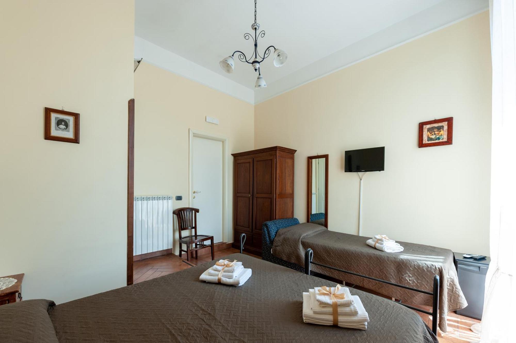 B&B Conte Cavour Наполи Екстериор снимка