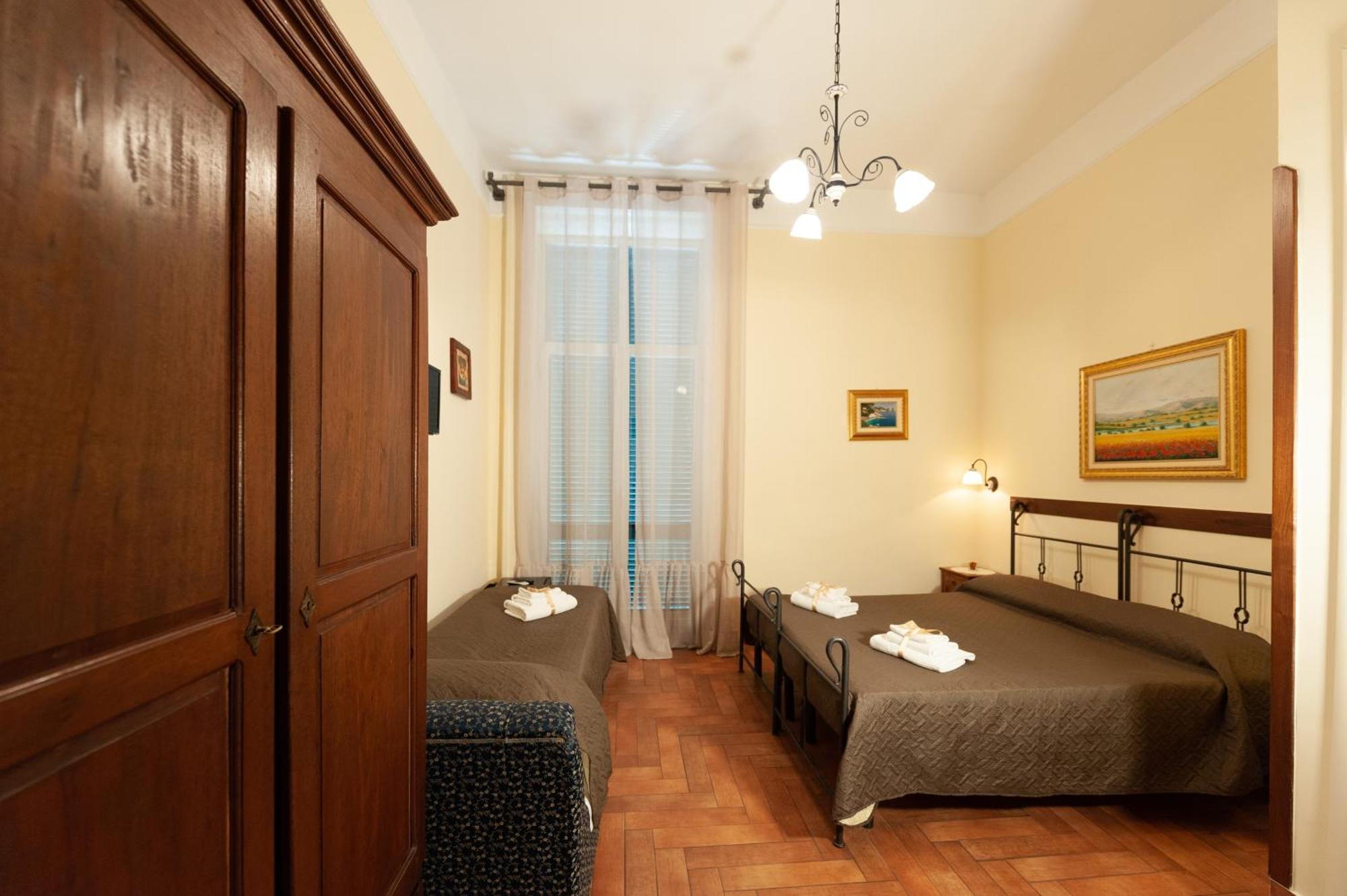B&B Conte Cavour Наполи Екстериор снимка