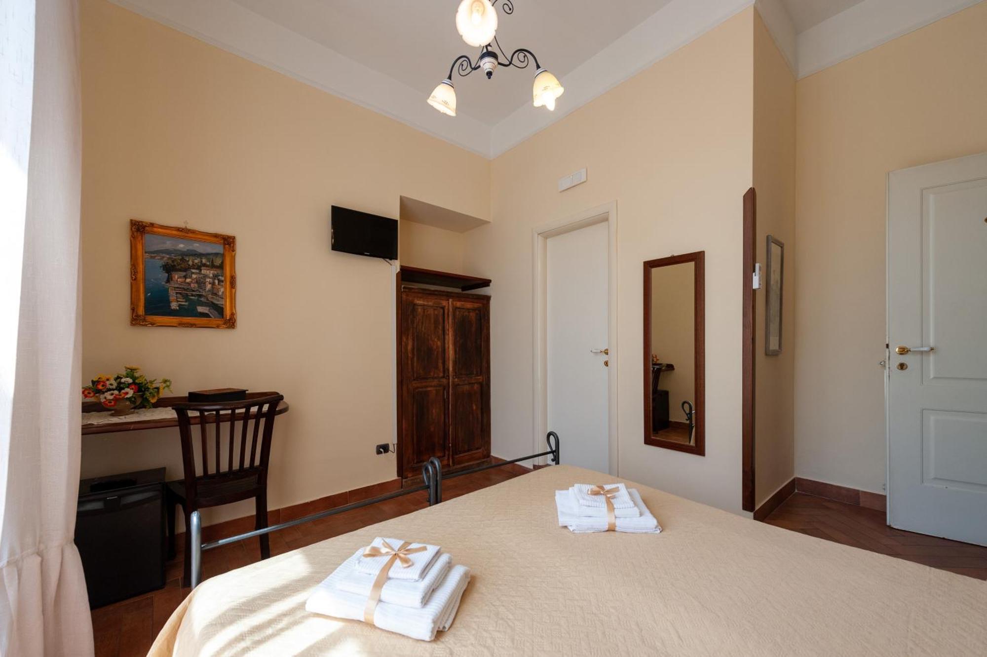 B&B Conte Cavour Наполи Екстериор снимка