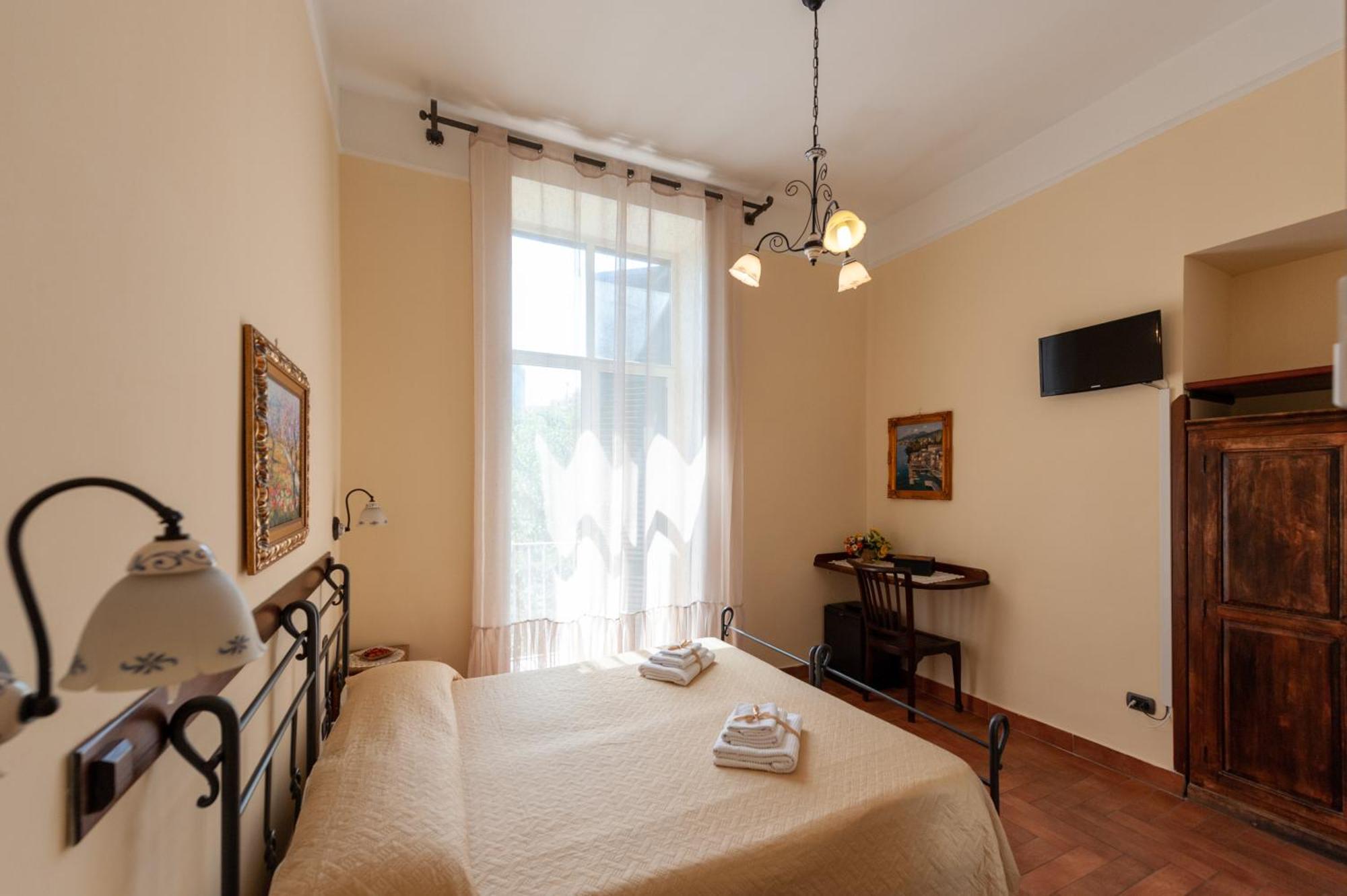 B&B Conte Cavour Наполи Екстериор снимка