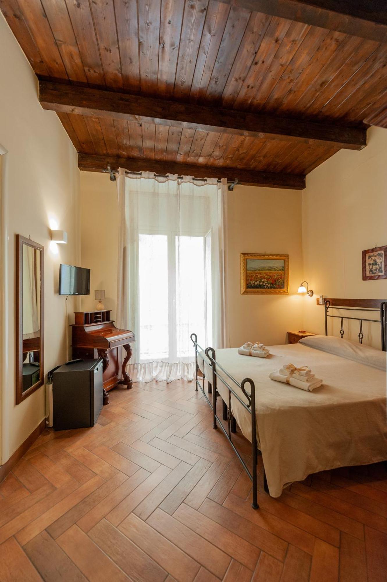 B&B Conte Cavour Наполи Екстериор снимка