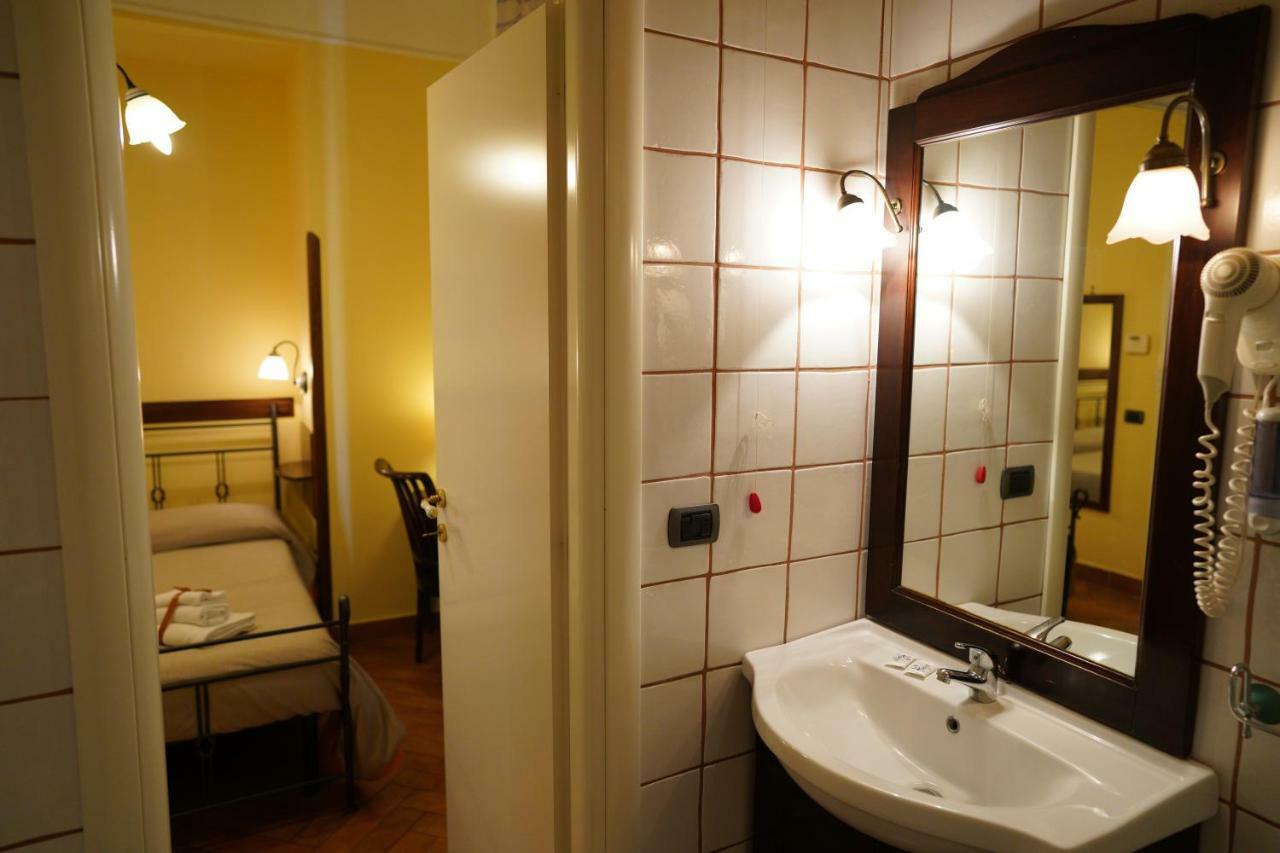 B&B Conte Cavour Наполи Екстериор снимка