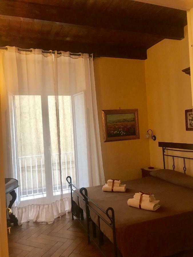 B&B Conte Cavour Наполи Екстериор снимка