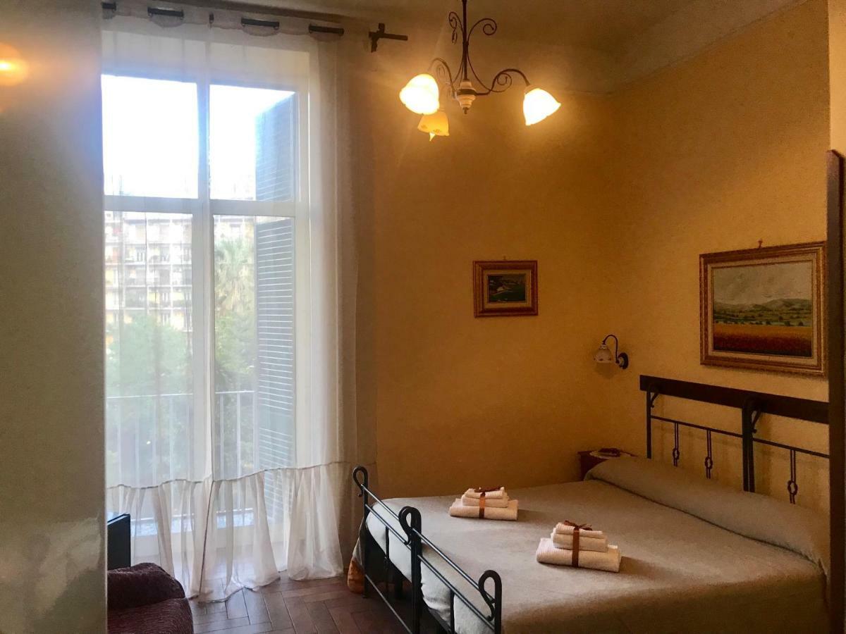 B&B Conte Cavour Наполи Екстериор снимка