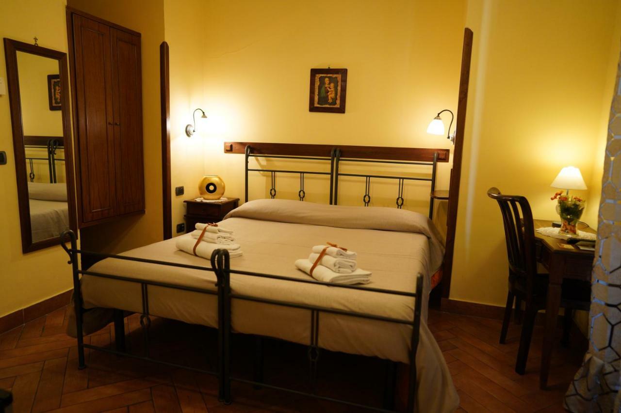 B&B Conte Cavour Наполи Екстериор снимка