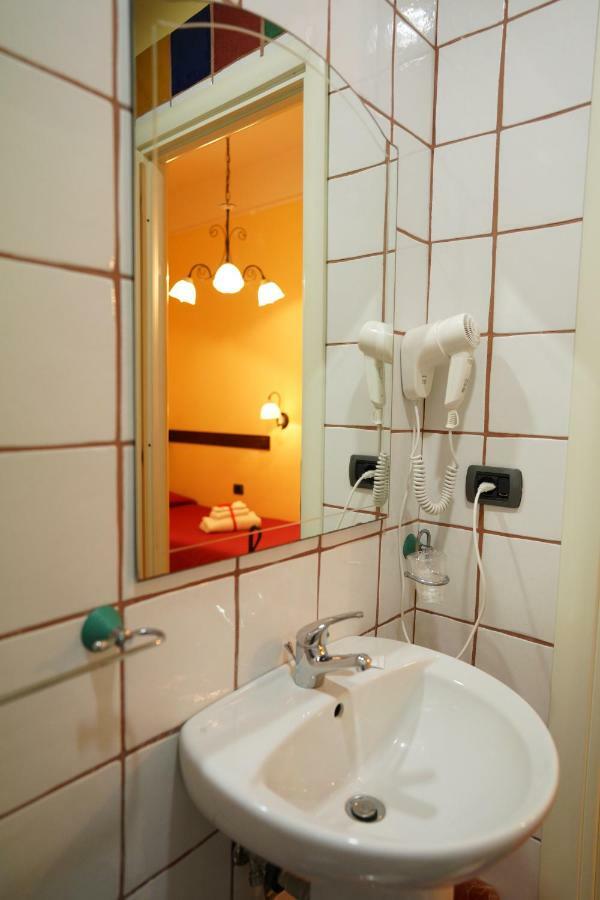 B&B Conte Cavour Наполи Екстериор снимка