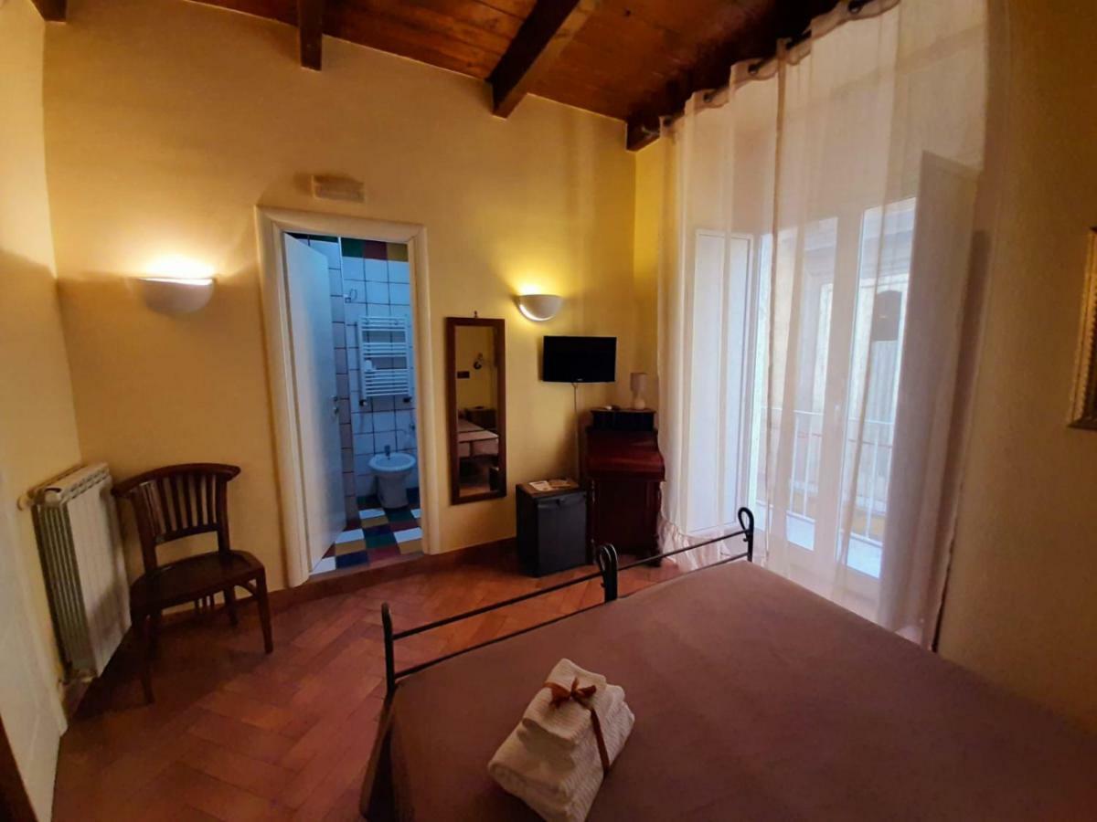 B&B Conte Cavour Наполи Екстериор снимка