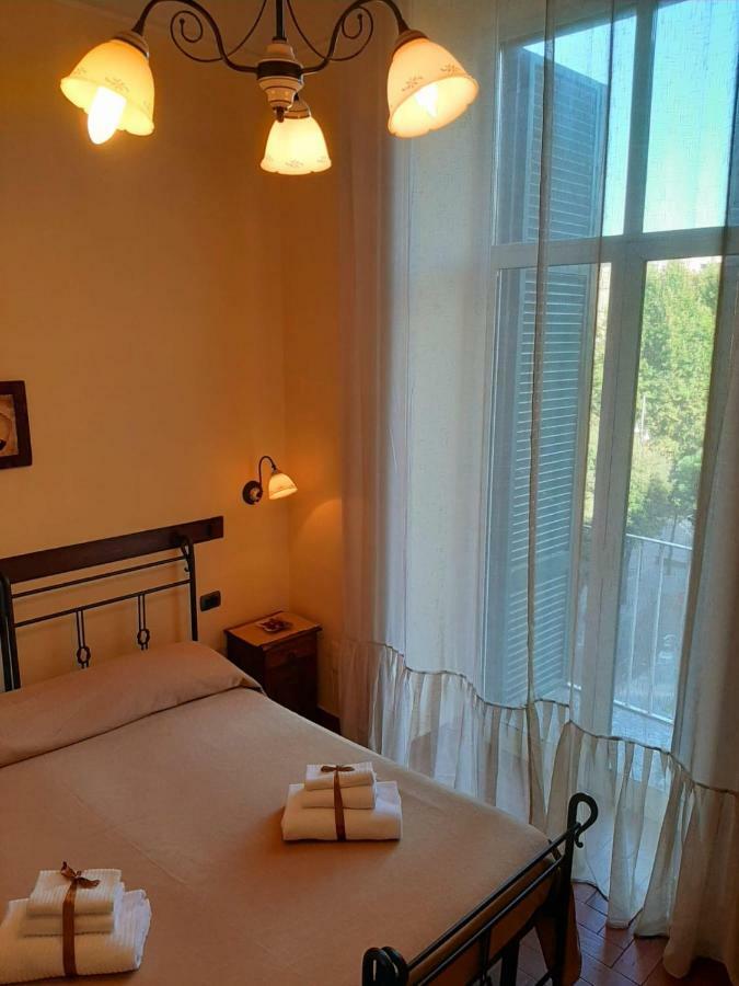 B&B Conte Cavour Наполи Екстериор снимка