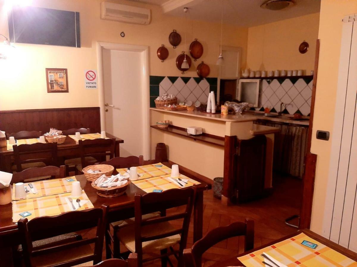 B&B Conte Cavour Наполи Екстериор снимка
